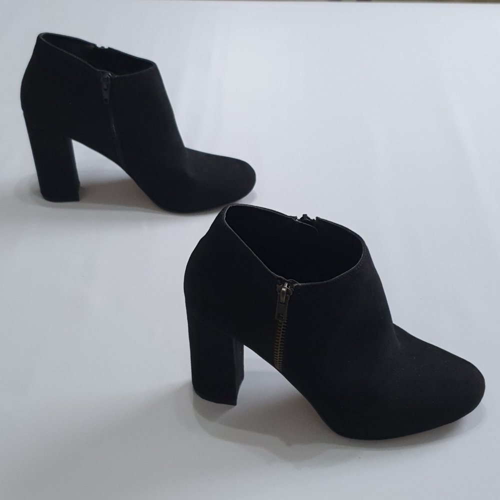 Madden Girl  Suede Party Block Heeled Booties - Picture 6 of 10